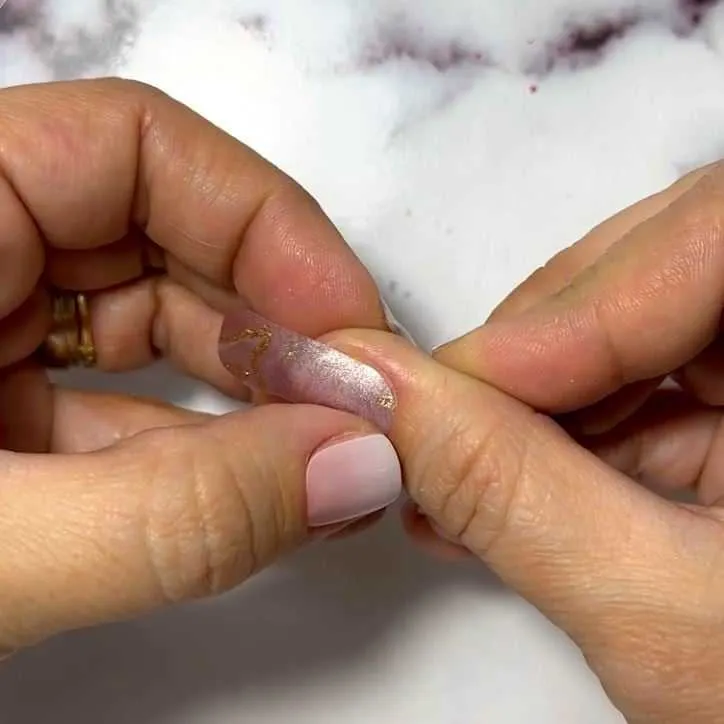 nail quickies – samoljepljive lak folije za nokte – drives me matt (20 kom.) - slika 3