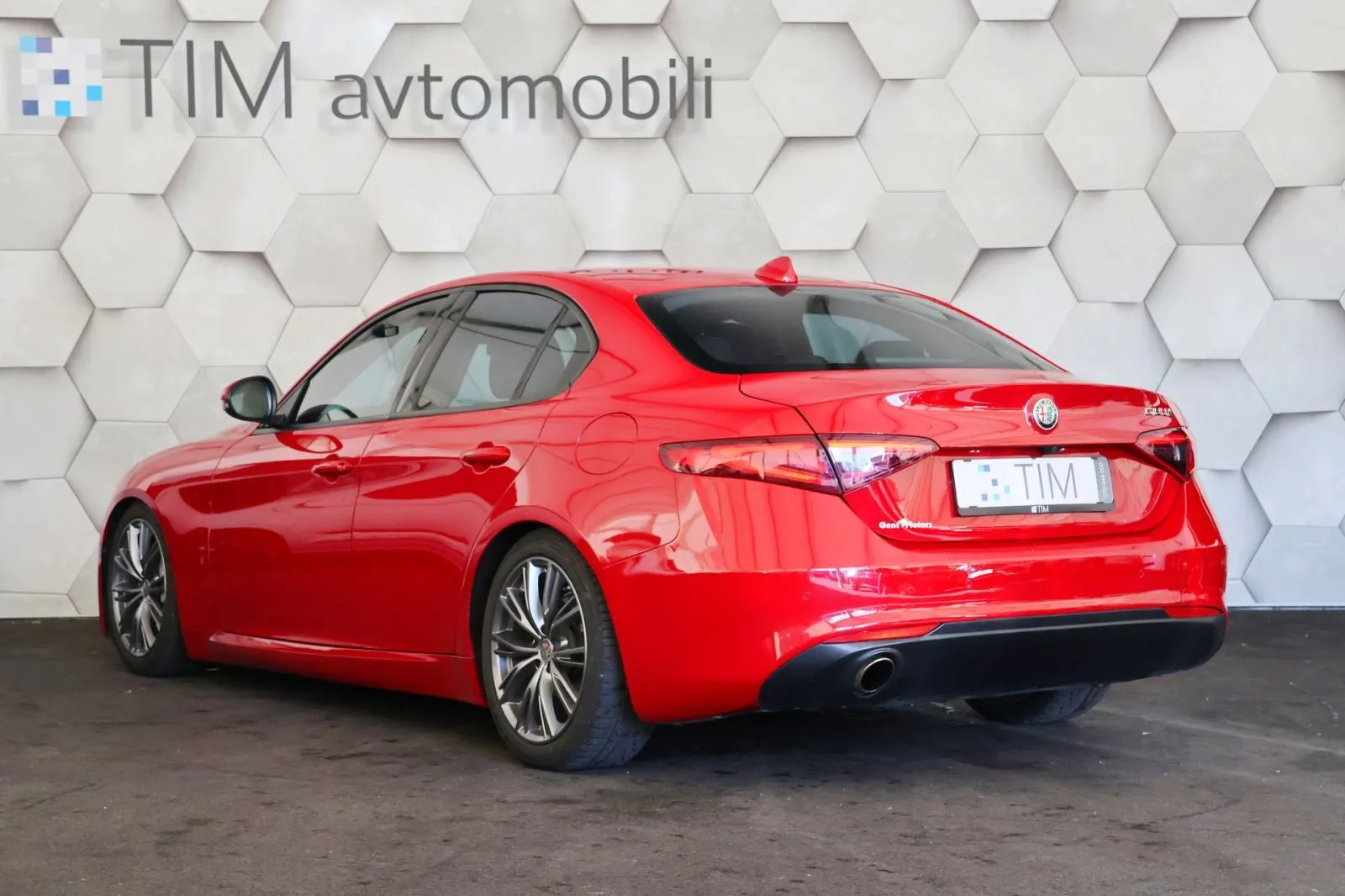 alfa romeo giulia 2.2jtdm at8 super led+biksenon navi radar - slika 5