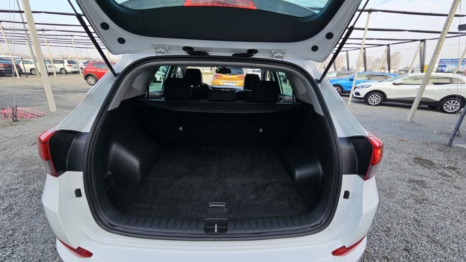 hyundai tucson 1.7 crdi,xenon,panorama,navigacija,kamera,gr.sj,alu 17, - slika 11