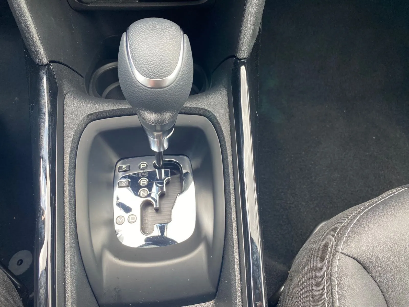 peugeot 2008 1,2 puretech automatik, navi, tempomat, 4x garancija!!! - slika 15