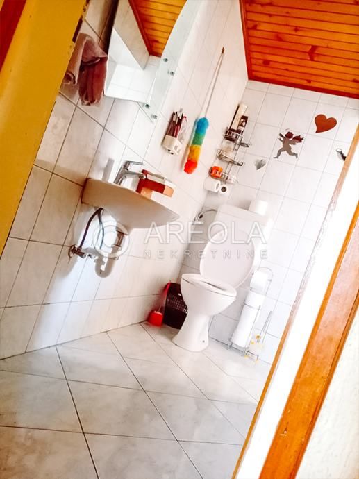 kaštel sućurac - komforan trosoban stan (terasa, roštilj, parking) - slika 15