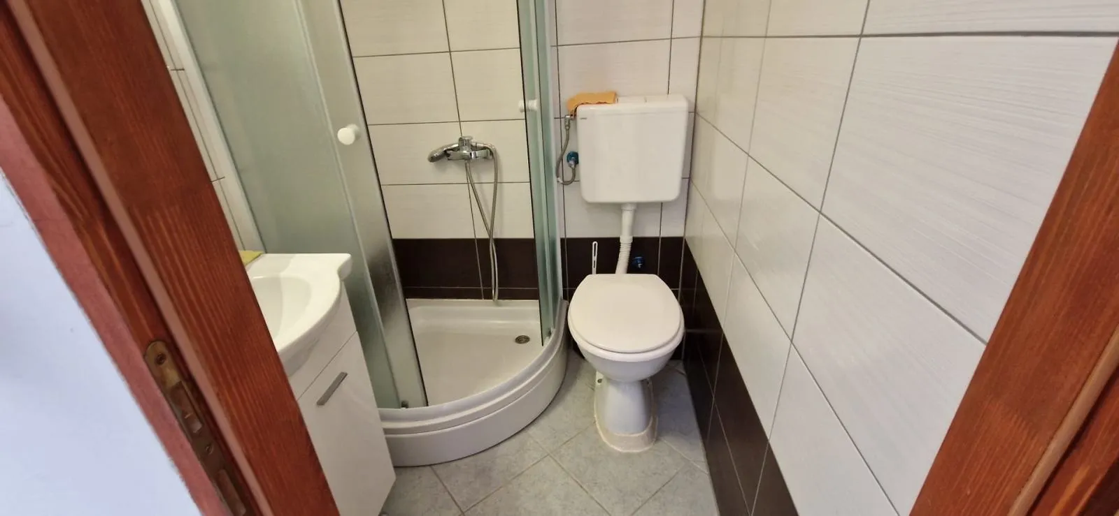 nin, kuća sa 6 stambenih jedinica(396m2), prostrano! - slika 12