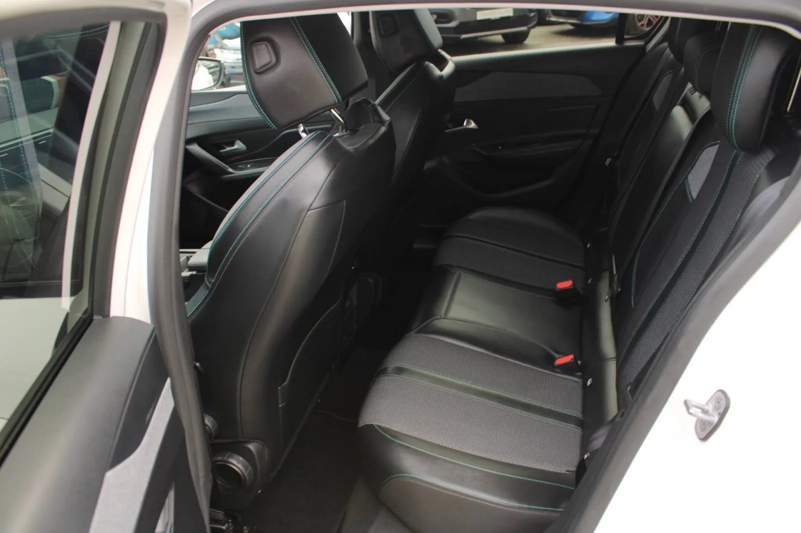 peugeot 308 1.2 puretech allure automatik *led, navigacija, kamera* - slika 12