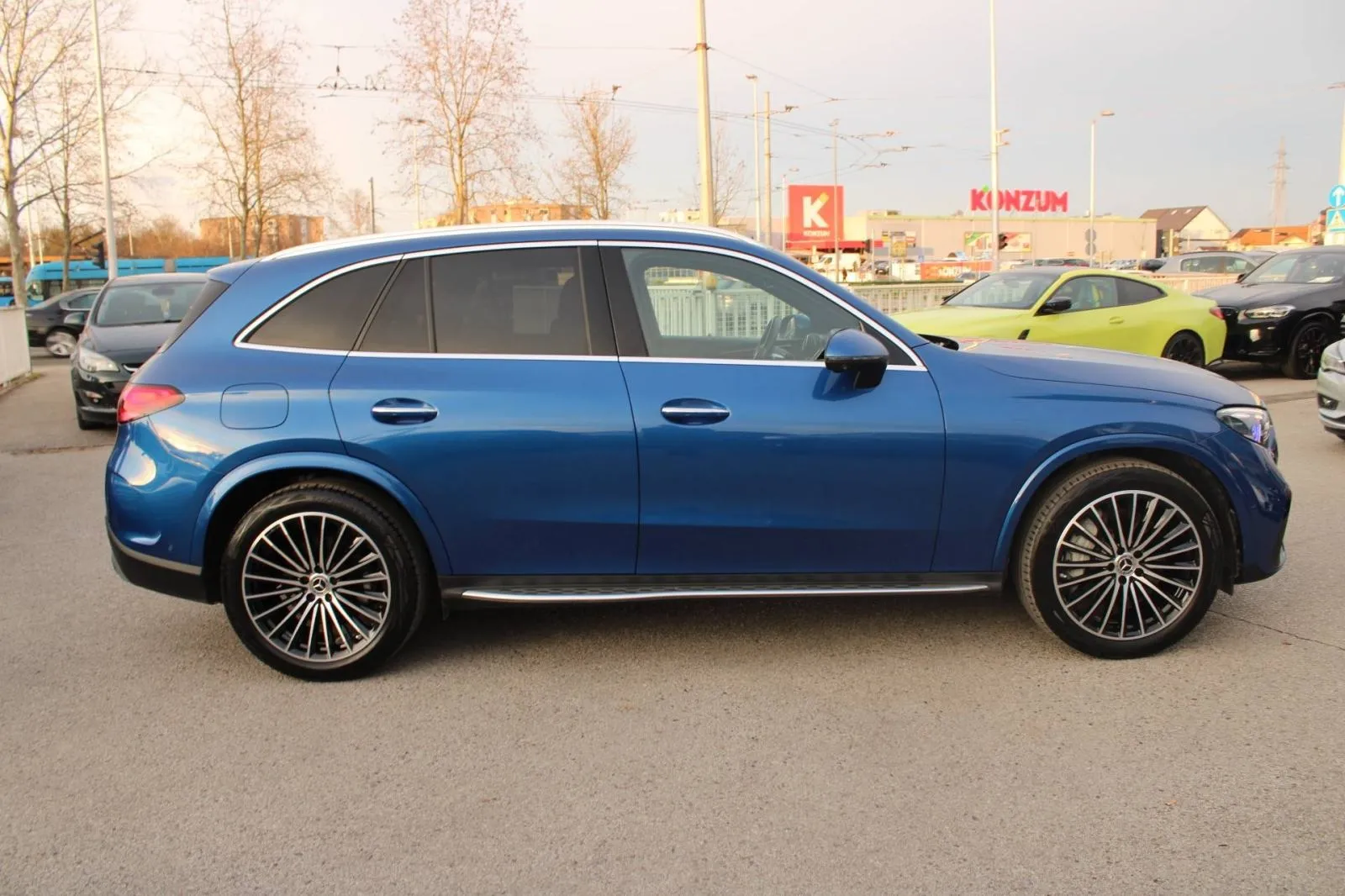 mercedes-benz glc 300d 4matic amg *digital light, navigacija, kamera* - slika 4