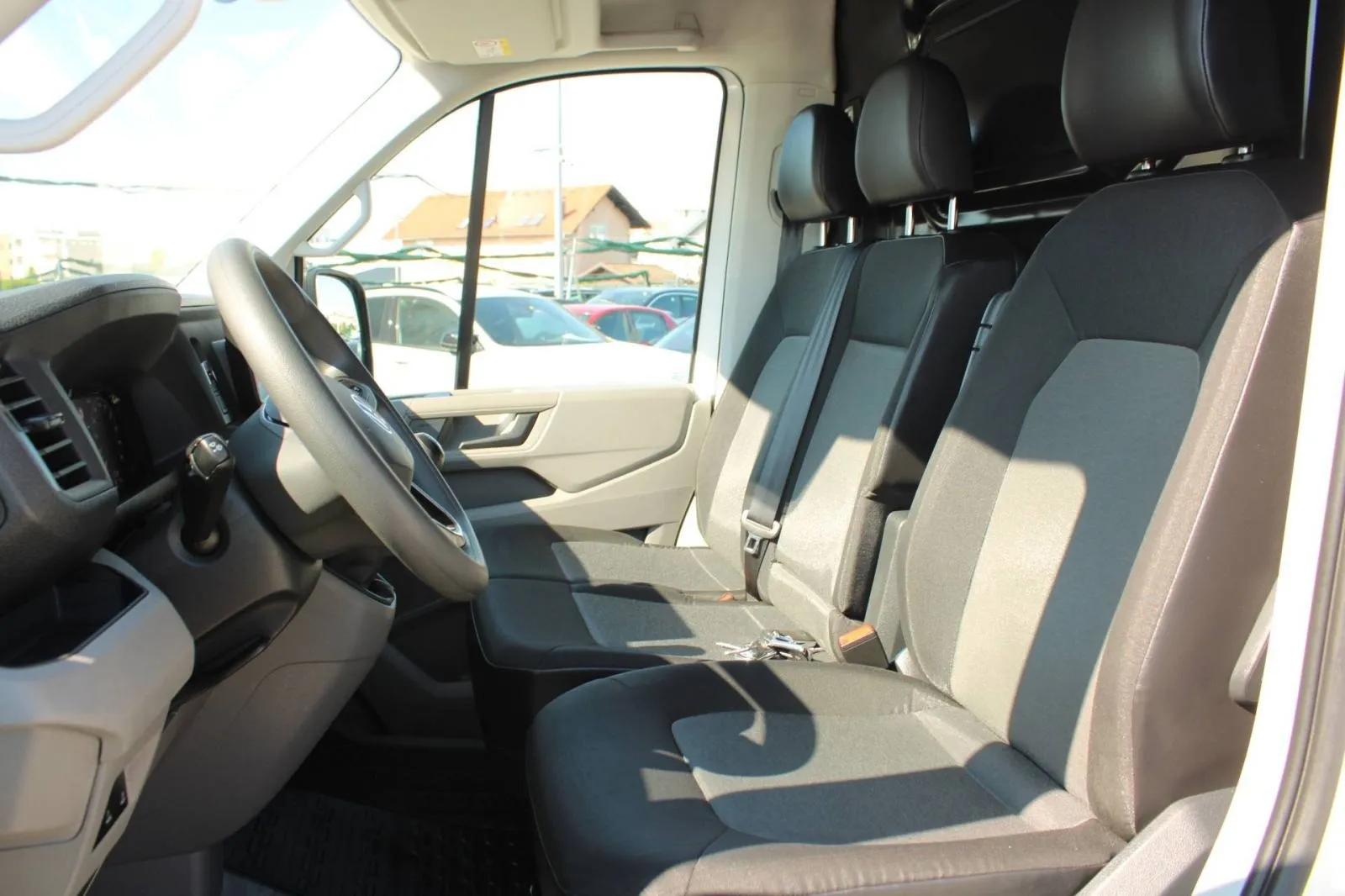vw crafter 2.0 tdi l3h3 140ks *kamera*, 2024 god. - slika 8