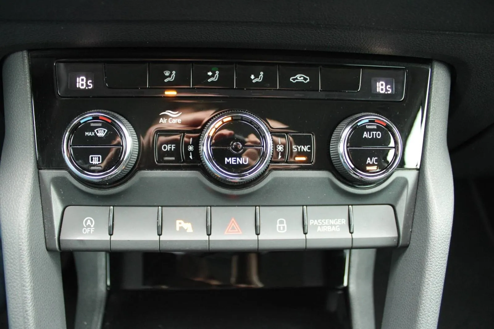 škoda karoq 2.0 tdi dsg *led, navigacija, kamera* - slika 19