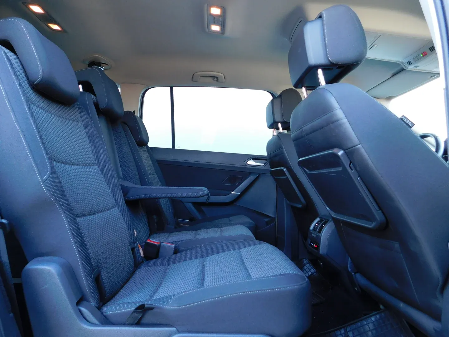 10135 volkswagen touran 2.0 tdi dsg r-line - slika 12
