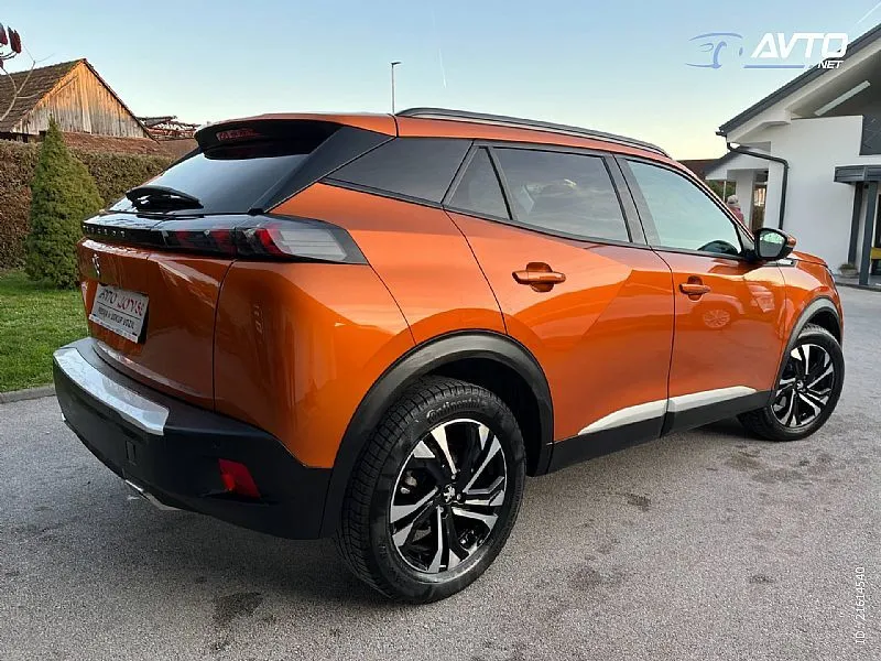 peugeot 2008 1.2 puretech 130 allure-1 vl.-alu-navi-kam - slika 6