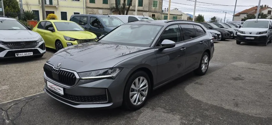 škoda superb combi 2,0 tdi dsg - 2025 - 15.000km - novo - reg 1 god !! - slika 2