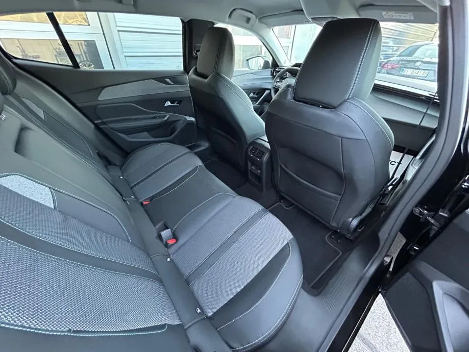 peugeot 408 hybrid 145 e-dcs6 - 2025. - 15.000 km - reg. 1 god! - slika 11