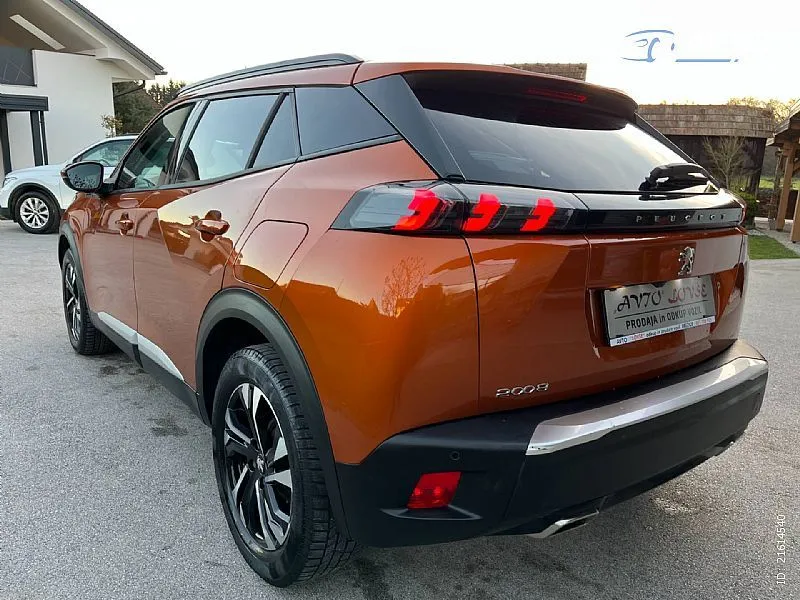 peugeot 2008 1.2 puretech 130 allure-1 vl.-alu-navi-kam - slika 5