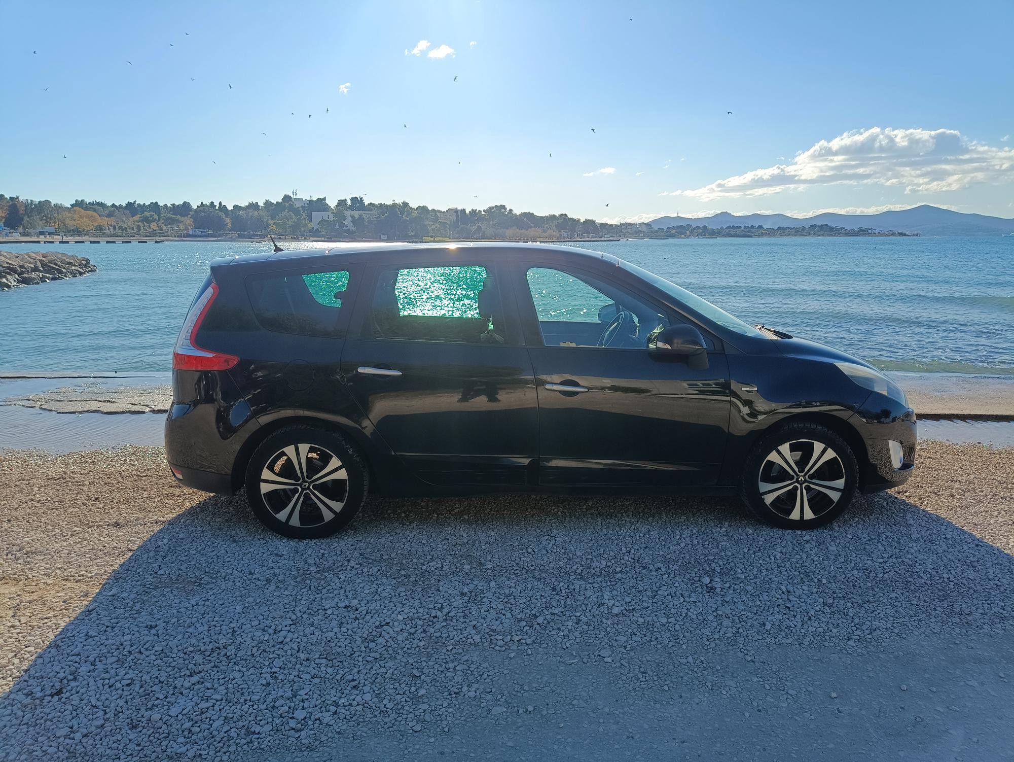 renault grand scenic 1,9 dci ,7 sjedala,klima,tempomat,bose ozvučenje - slika 7