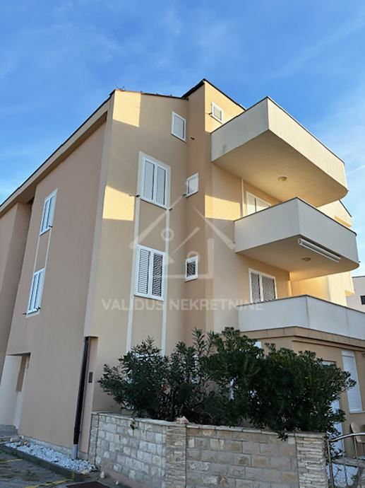 Apartman, 4 sobe, investicija, kategoriziran, 144,60 m2, 285.000 € - Novalja