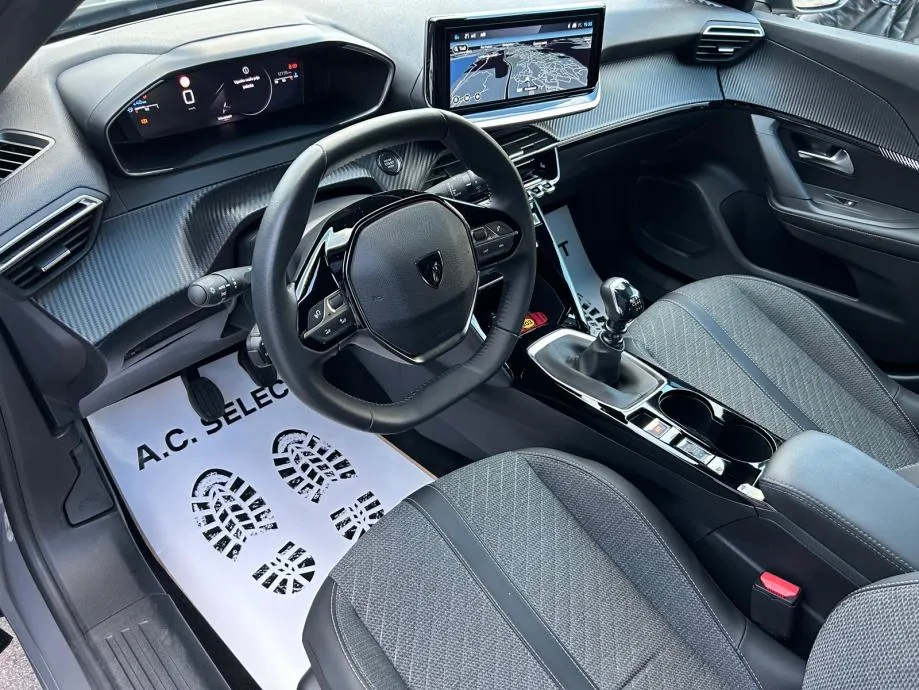 peugeot 2008 allure - 2025 - 12.000km - zimske gume + reg 1 god !!! - slika 8