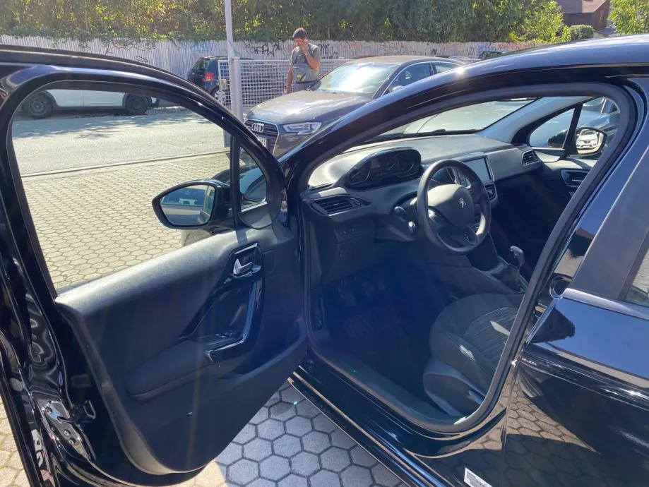 peugeot 208 1,2 puretech berline premium 4xgarancije - slika 9