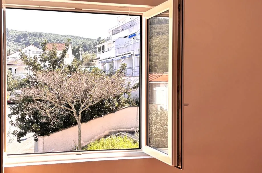 rijetka prilika, apartman u 1. redu do mora - slika 8