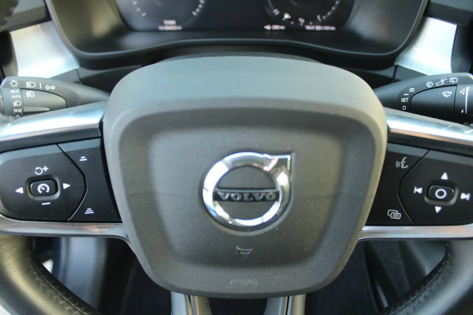 volvo xc40 t5 plug-in hybrid automatik *led, navigacija, kamera* - slika 16