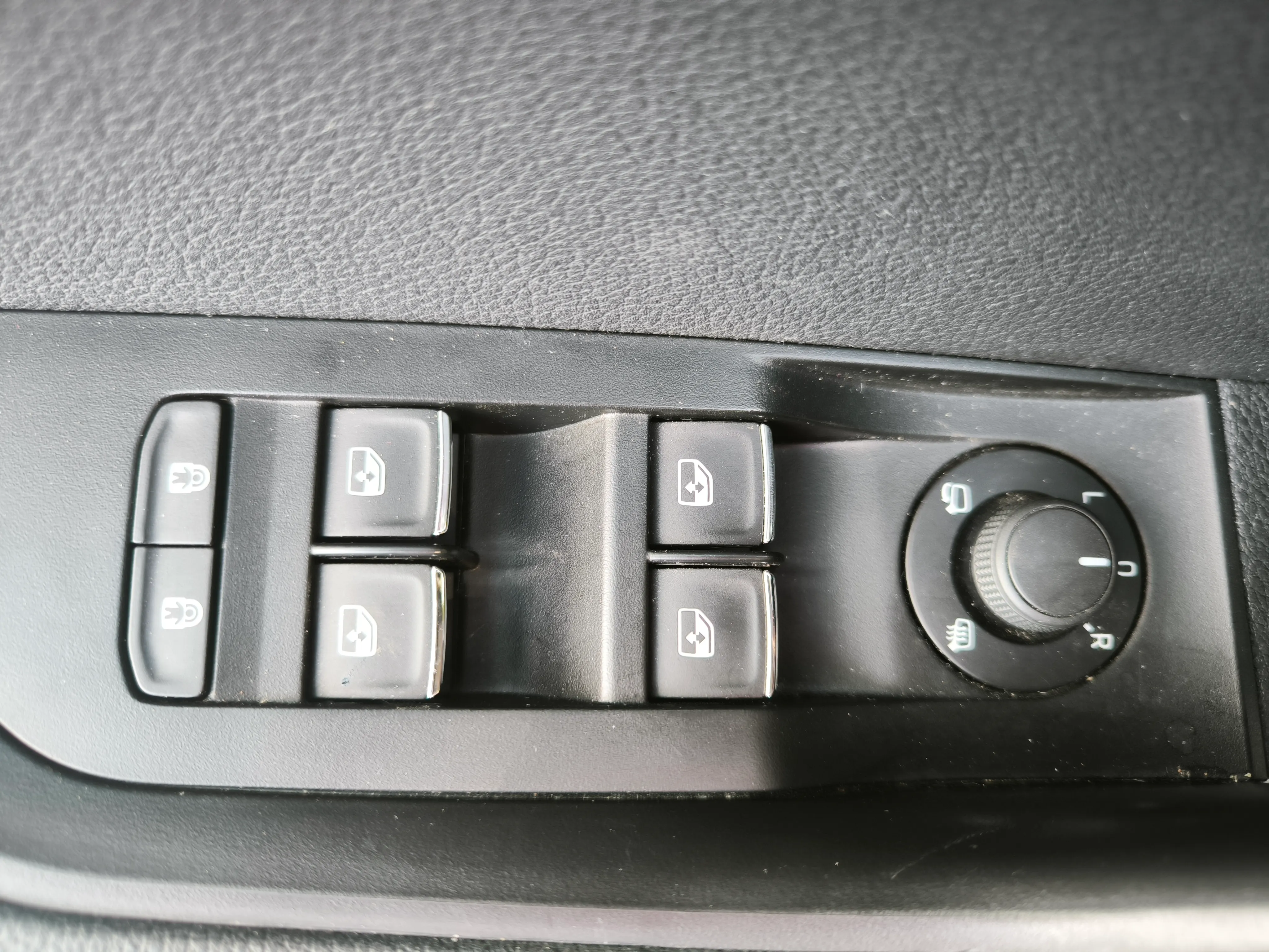 škoda superb combi 2,0 tdi, dsg, virtual, 140kw, ekstra stanje - slika 23