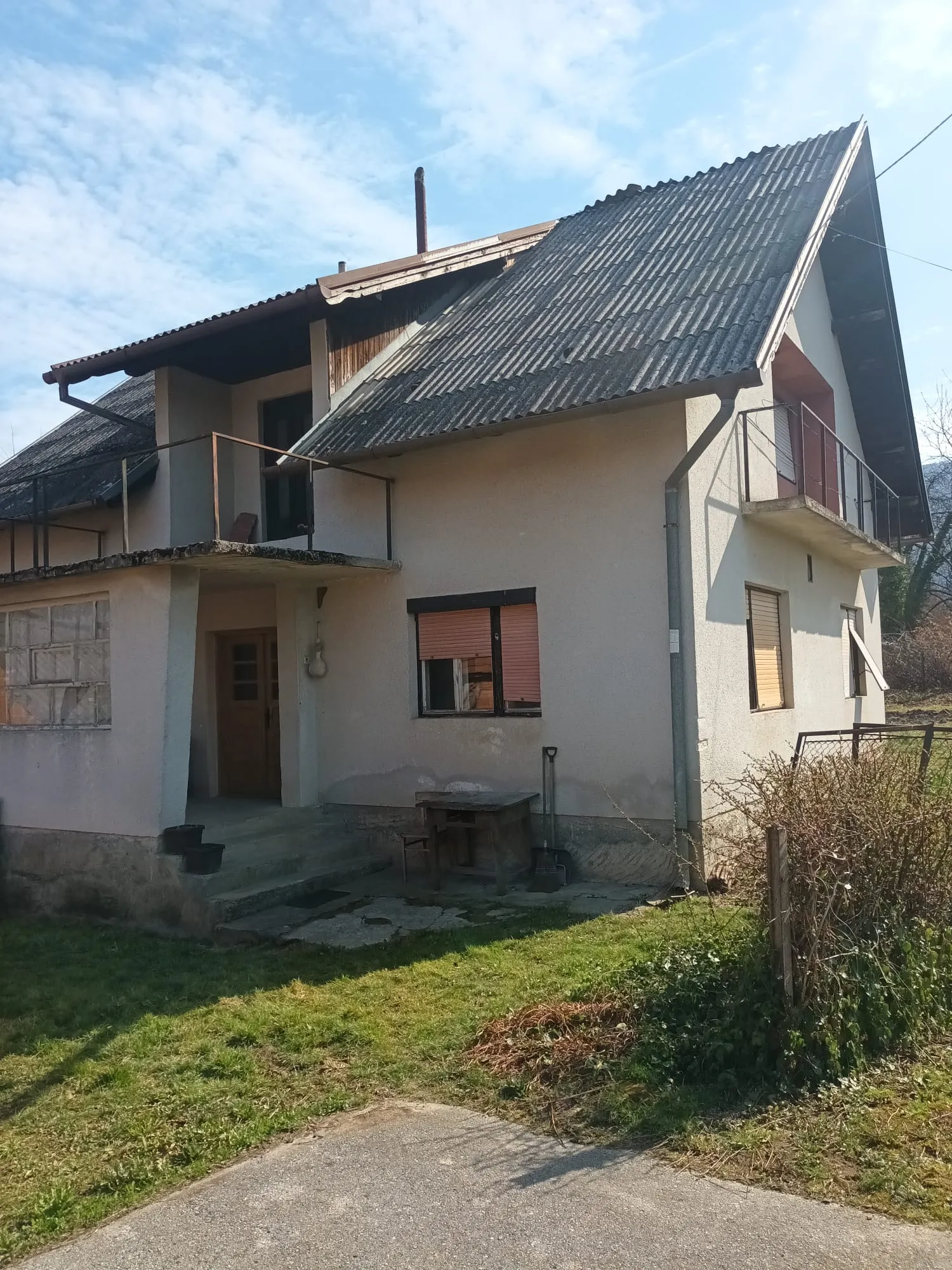 prodaje se kuća za renoviranje s okućnicom i gospodarskim zgradama - slika 4