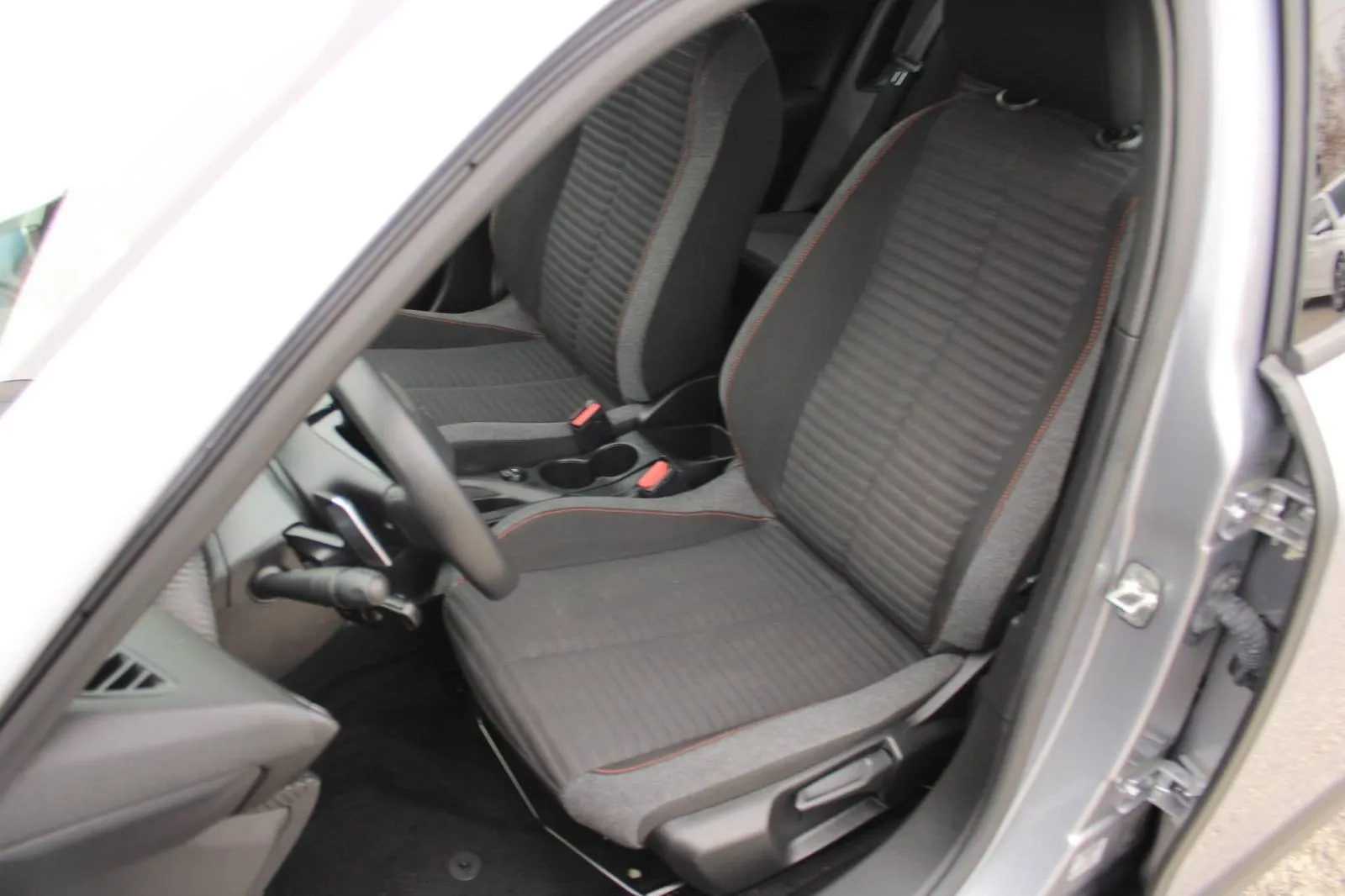 peugeot 2008 1.2 puretech automatik *led, navigacija* - slika 9