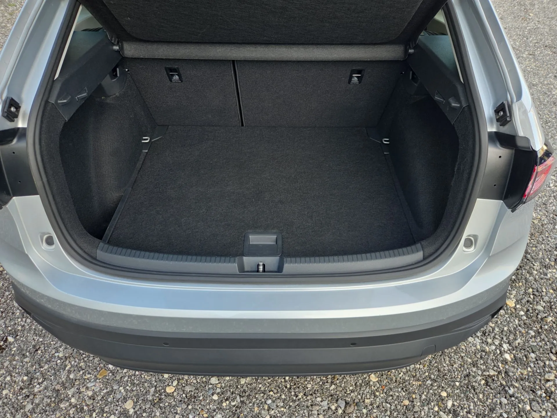 volkswagen taigo life 1.0 tsi 85kw dsg - slika 19