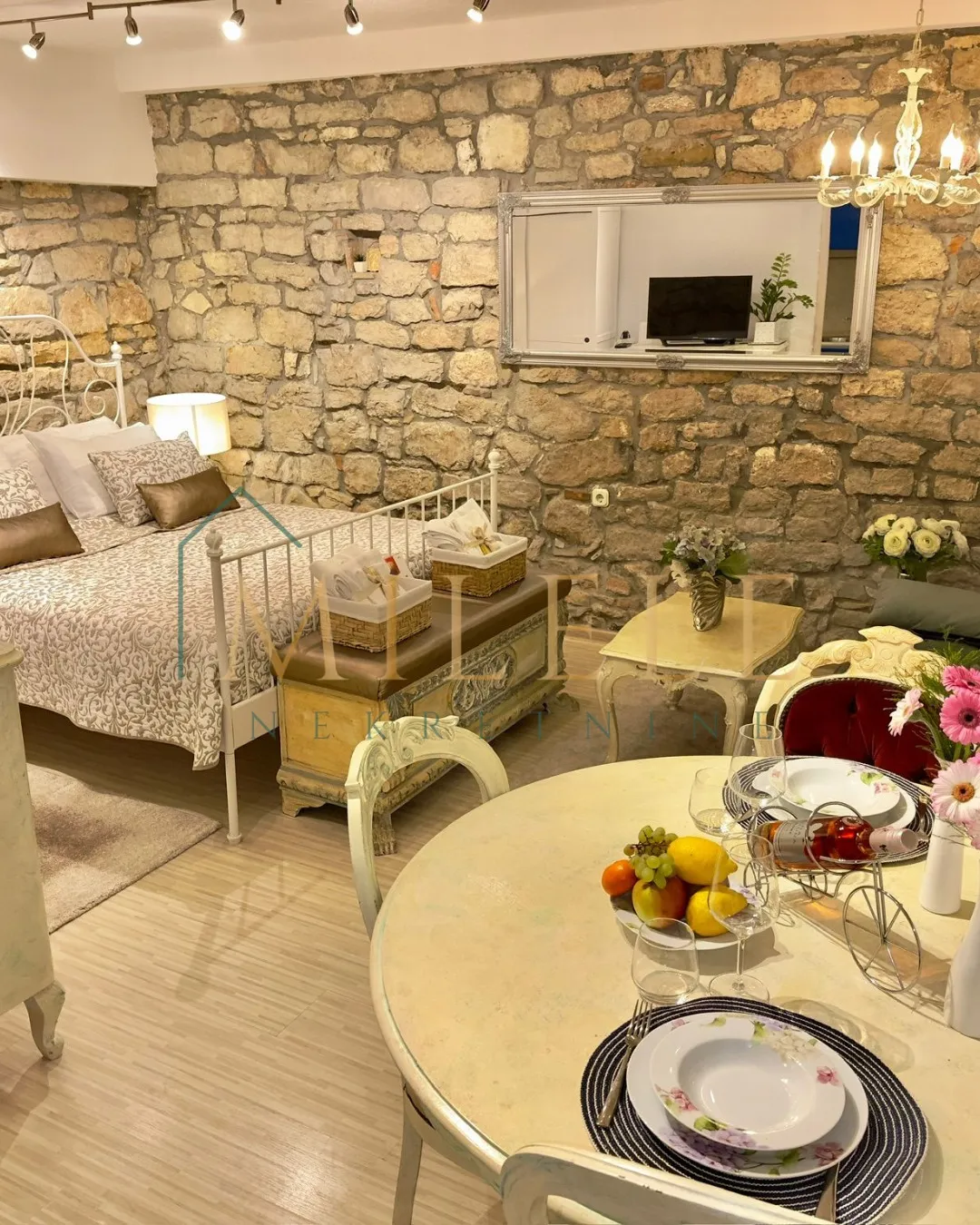 apartman u samom centru rovinja - slika 5