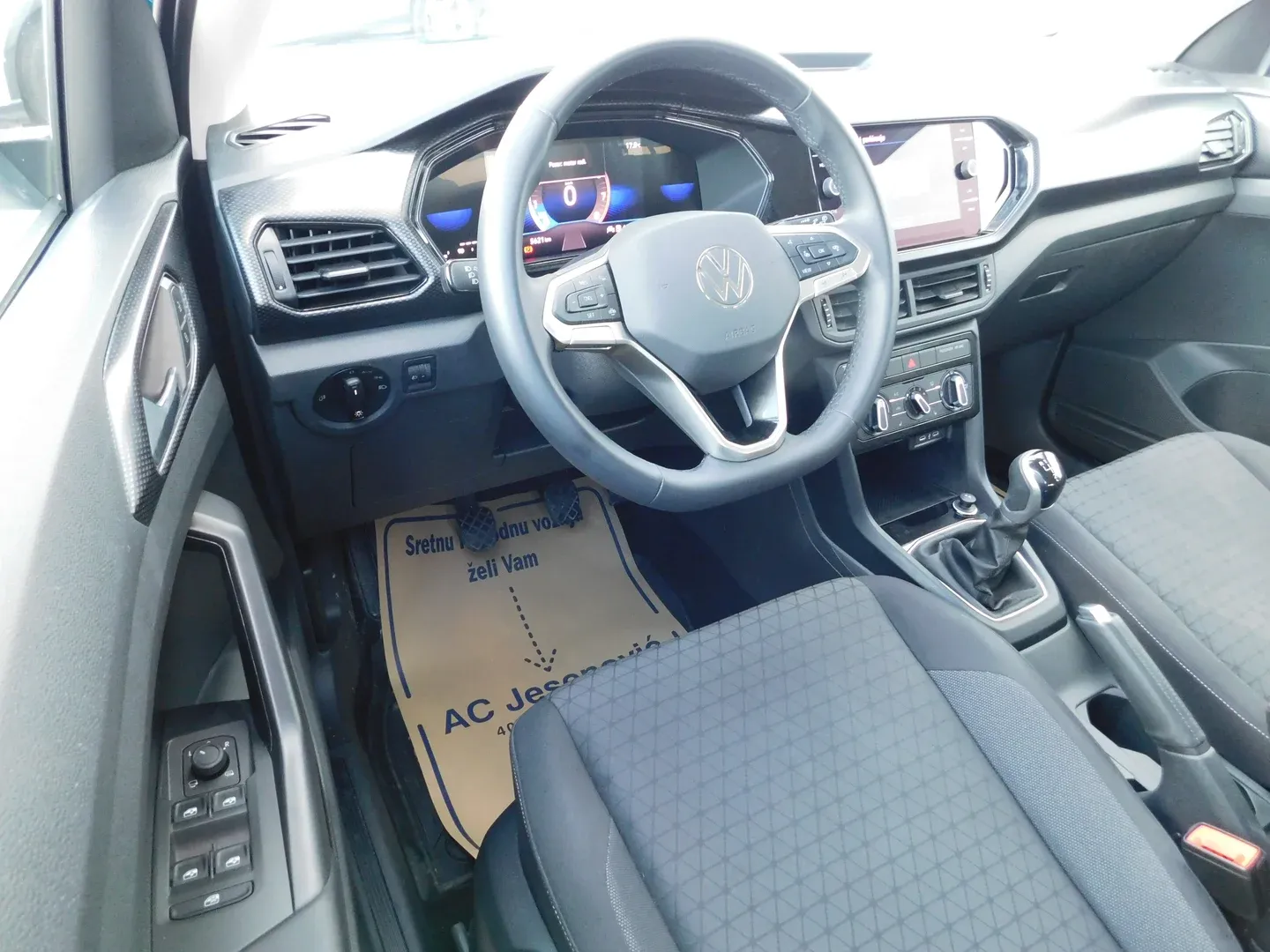 10251 volkswagen t-cross 1.0 tsi life - slika 9