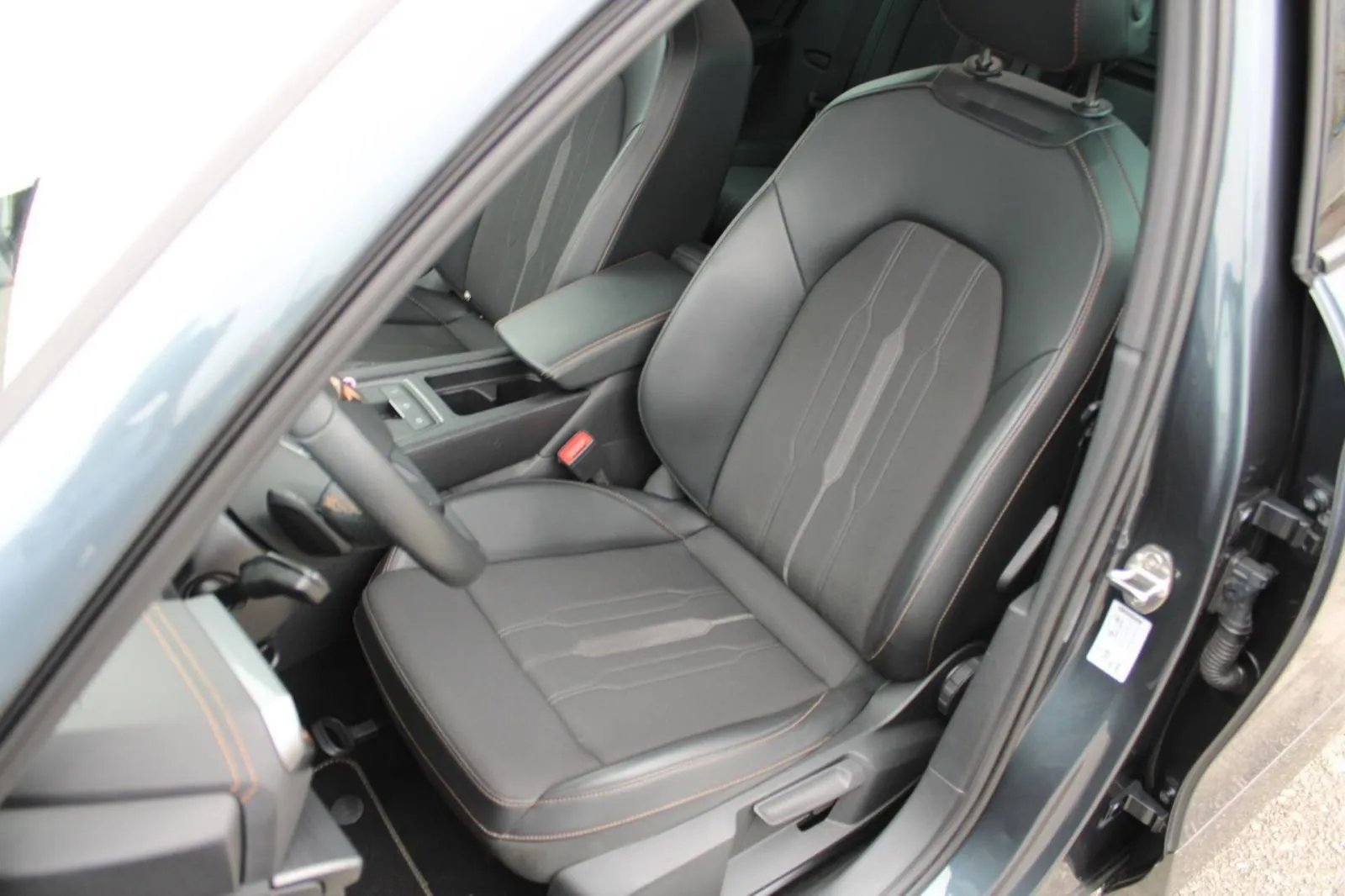 cupra formentor 1.4 e-hybrid dsg *led, navigacija, kamera* - slika 11
