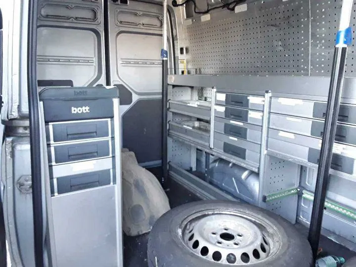 vw crafter 2.0 tdi, odlično stanje, garancija na vozilo..., 2021 god. - slika 2