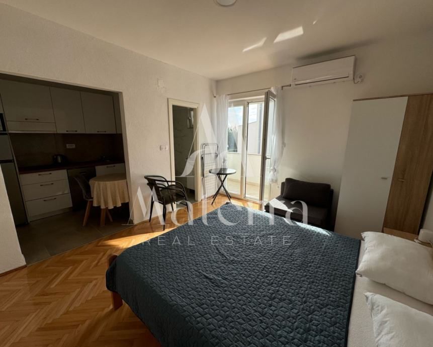novouređena kuća sa 6 apartmana, plaža 350m (prodaja) - slika 5