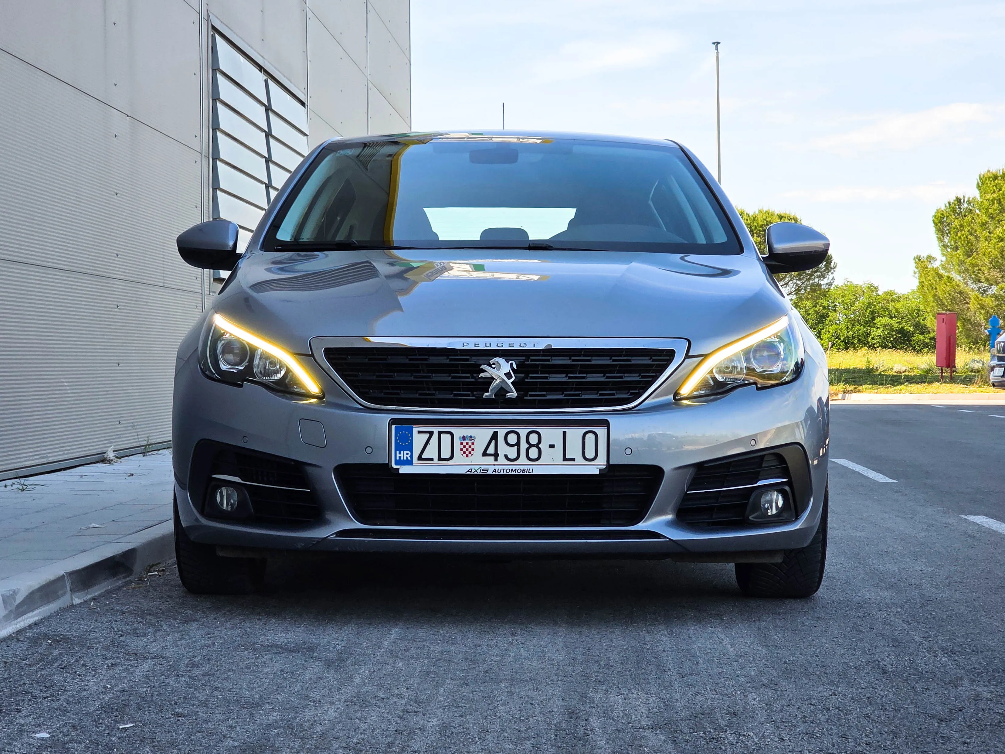peugeot 308 1,5bluehdi |hr auto |novi lanac |2seta guma| serv |jamstvo - slika 2