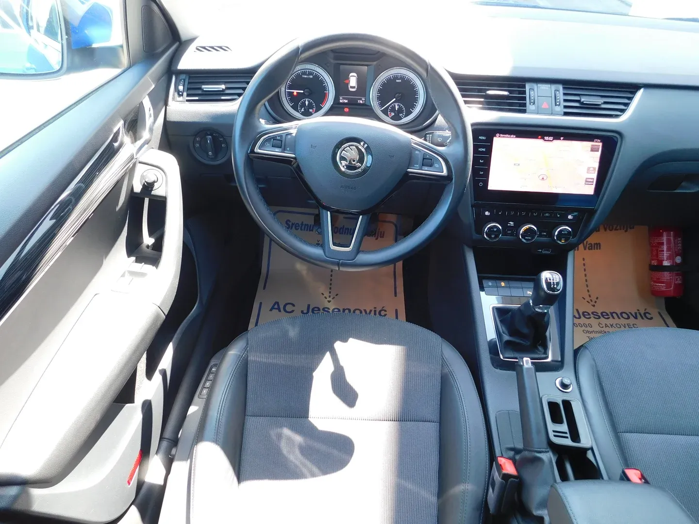 12360 škoda octavia combi style 1.6 tdi - slika 10