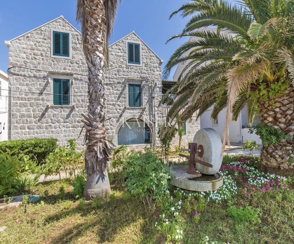 Otok Šipan - kamena kuća uz more - Šipanska Luka, Dubrovnik