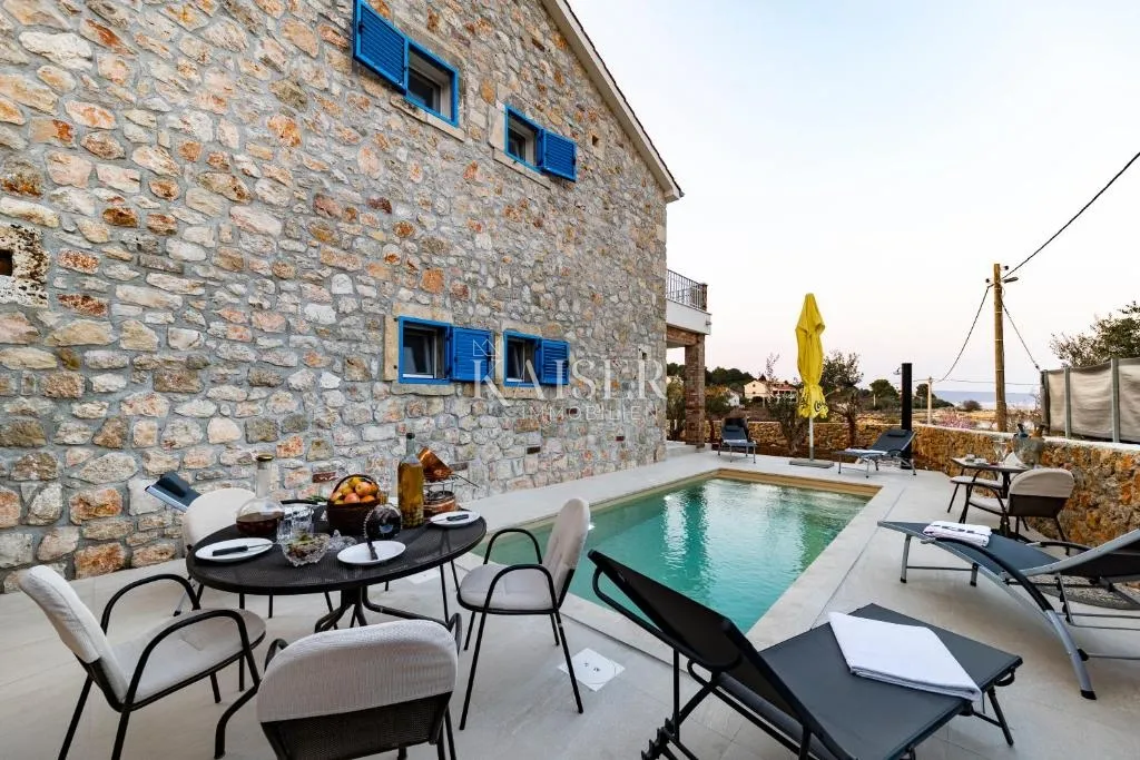 autentična kamena vila s bazenom, samo 30 metara od mora, otok pašman – ždrelac - slika 3