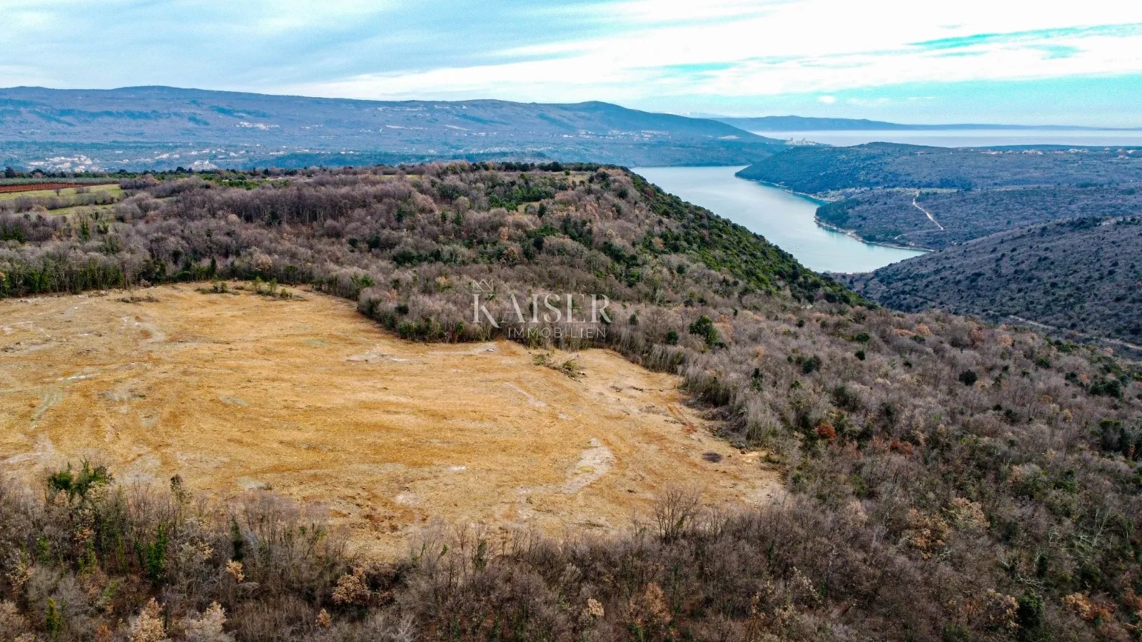 Rakalj - zemljište za izgradnju 50 vila, 45 000 m2 - Pula