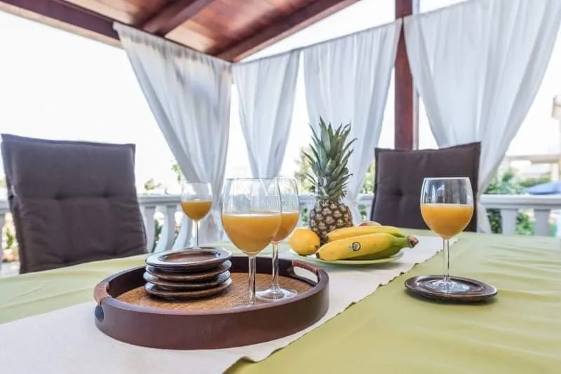 apartman u prizemlju s velikim dvorištem i pogledom na more, vir – zadar - slika 3