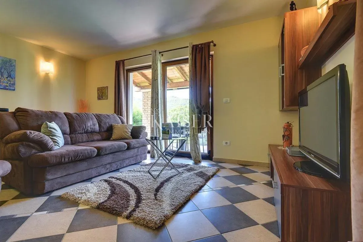 istra, pazin okolica - kuća 270m2 sa bazenom i prekrasnom okućnicom - slika 7