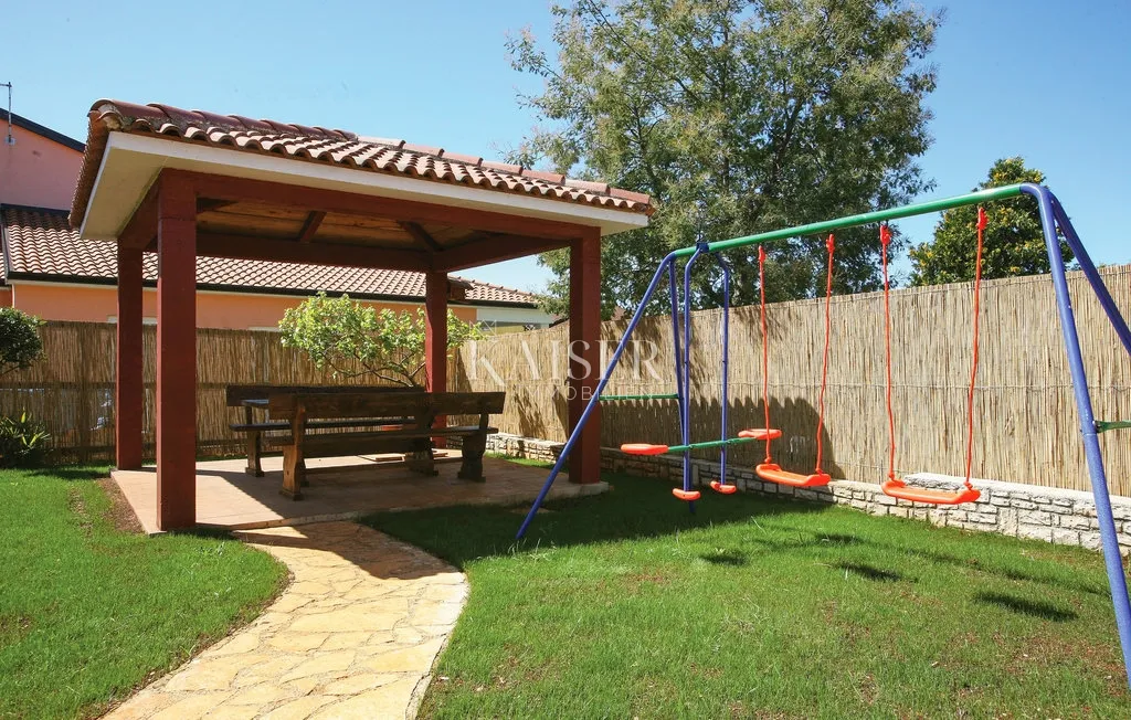 istra, novigrad - vila 131m2, s bazenom i velikom okućnicom, za dugoročni najam - slika 14