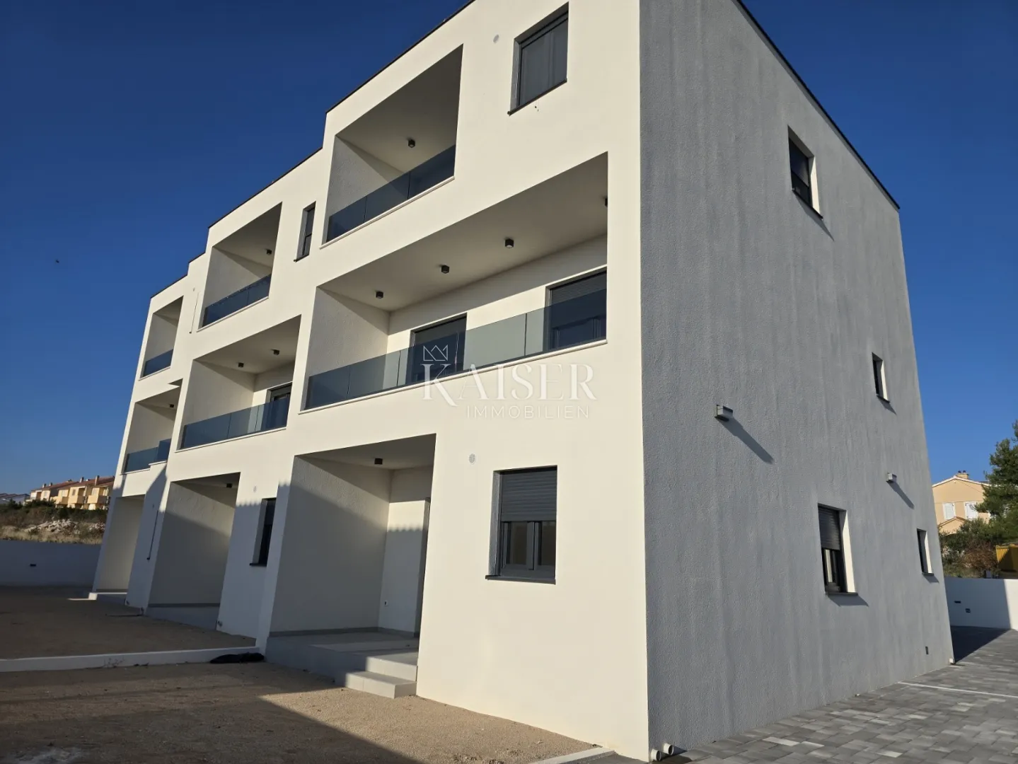 Vodice, Šibenik - Prostrani dvoetažni stan s privatnim vrtom