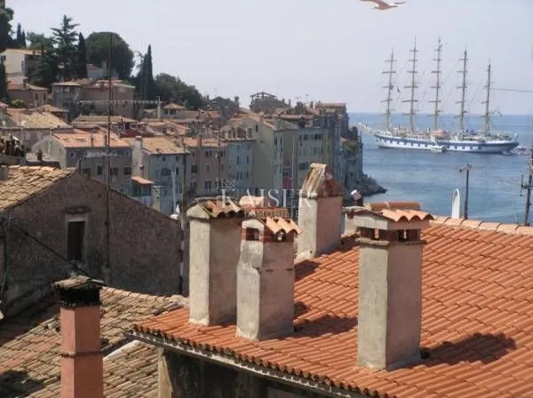 Istra, Rovinj dvoetažni stan pogled na more 37m2
