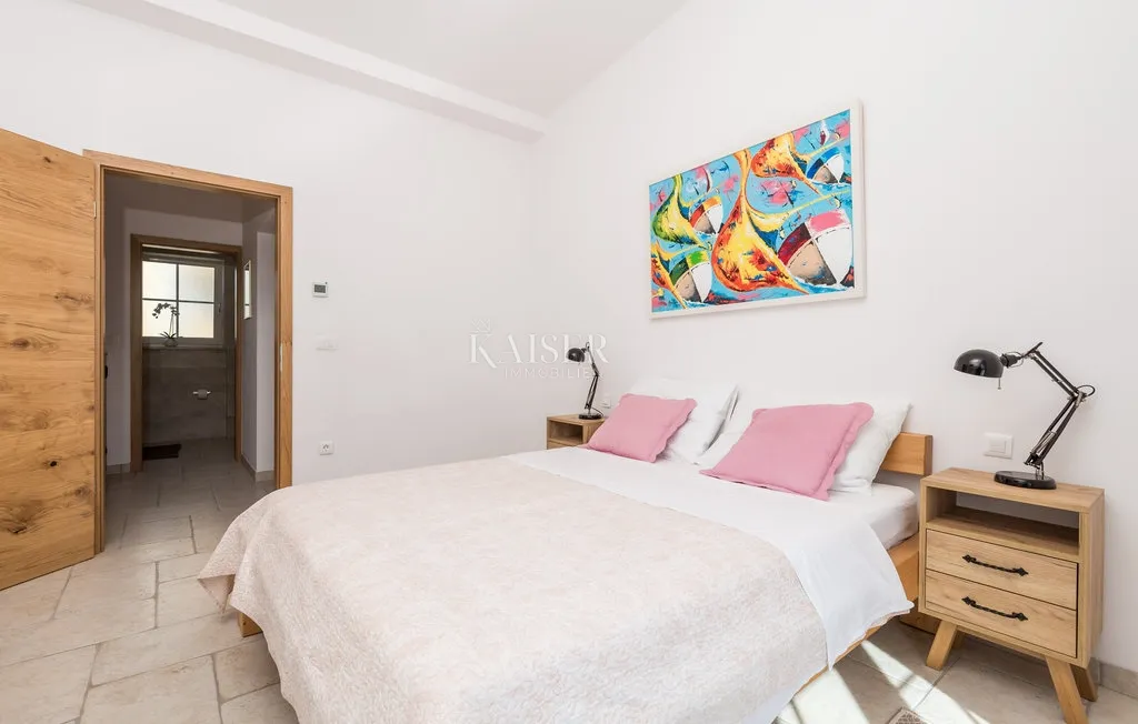 kornić, otok krk- vila 121m2 s pogledom na more i bazenom - slika 13