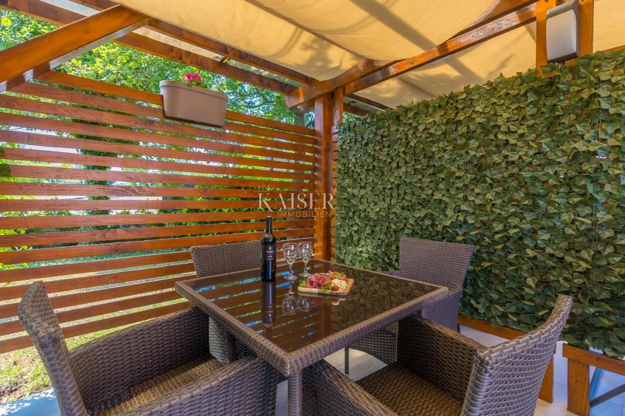 malinska, otok krk- apartman 40m2 s uređenom okućnicom - slika 8