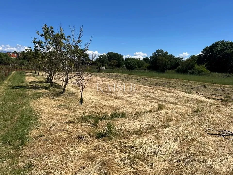 Zadar - Žerava, građevinsko zemljište pravilnog oblika - Nin