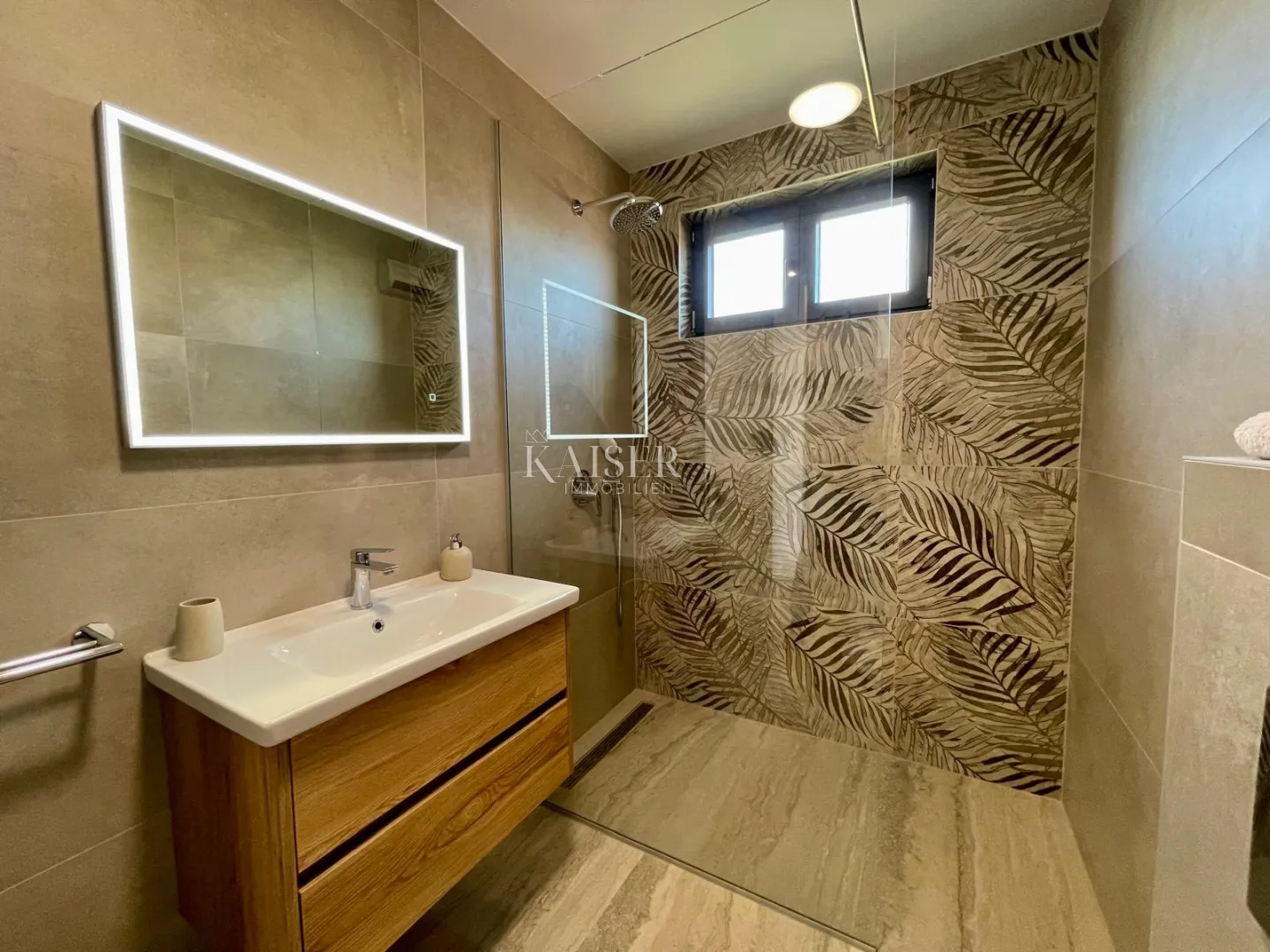 otok pag - ekskluzivni penthouse 118m2 , prvi red do mora - slika 19
