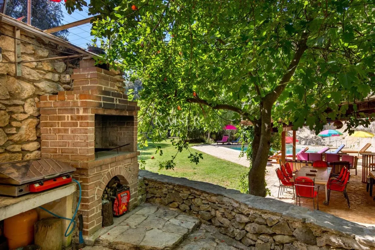 pula, istra- jedinstvena vila 258m2 s okućnicom 2459m2 - slika 37