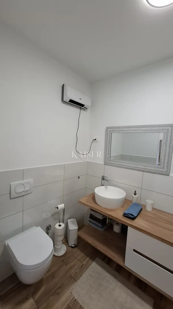 istra, kaštelir - kuća sa dva stana, 188m2, bazen - slika 16