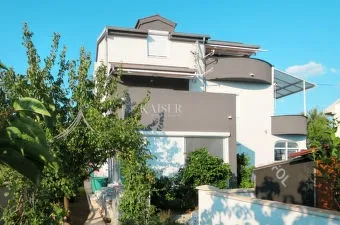 zadar, okolica - luksuzna vila sa uhodanim poslovanjem - slika 6