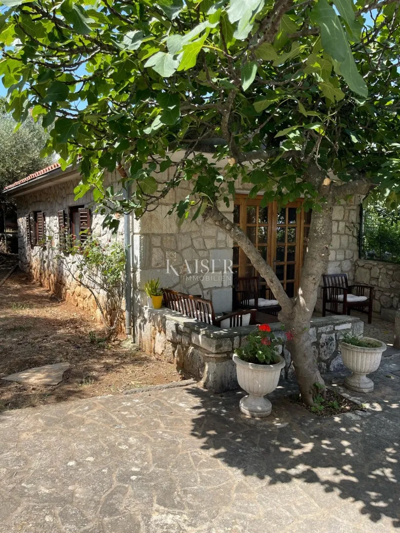 otok cres, cres - kuća sa 4 stana, 288m2, 50m od mora sa prekrasnim pogledom - slika 6