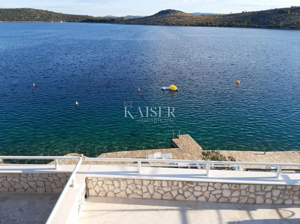 šibenik - kuća prvi red do mora - slika 40