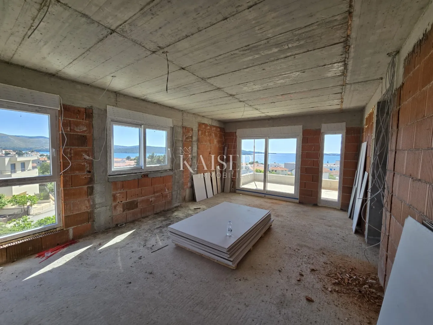 žaborić, šibenik -elitni penthouse s panoramskim pogledom i 50m2 vrtom - slika 2